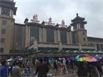 南方苦戰(zhàn)強降雨 北方氣溫沖30℃